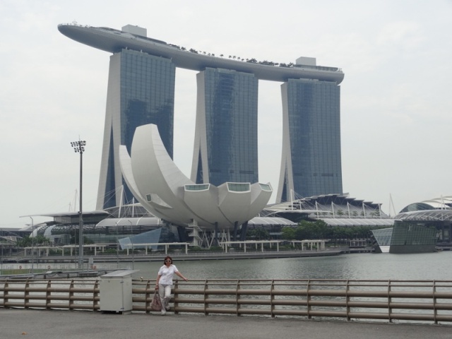 Marina Bay Sands [ .]